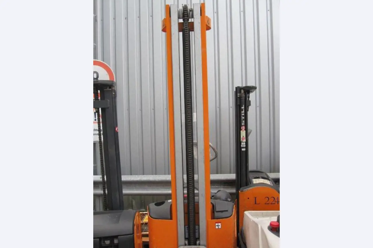 Gepflegte Flurförderfahrzeuge-5